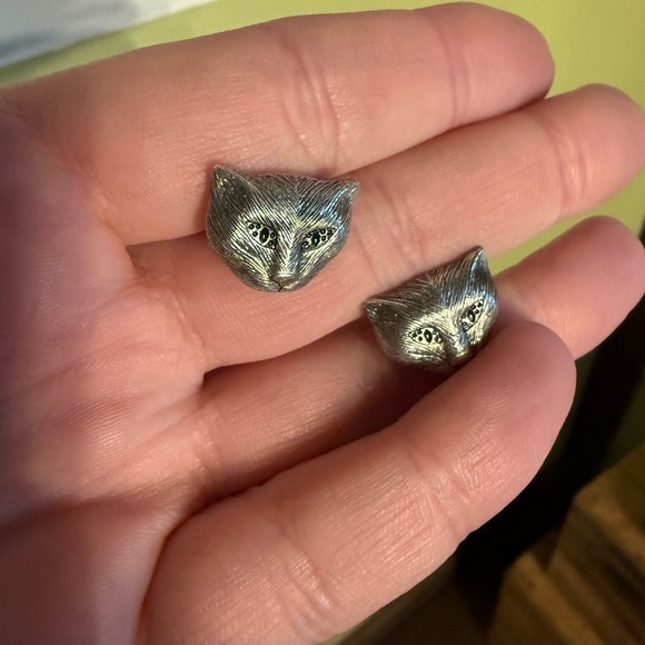 Gucci NEW NIB silver feline cat earrings - Picture 7 of 7